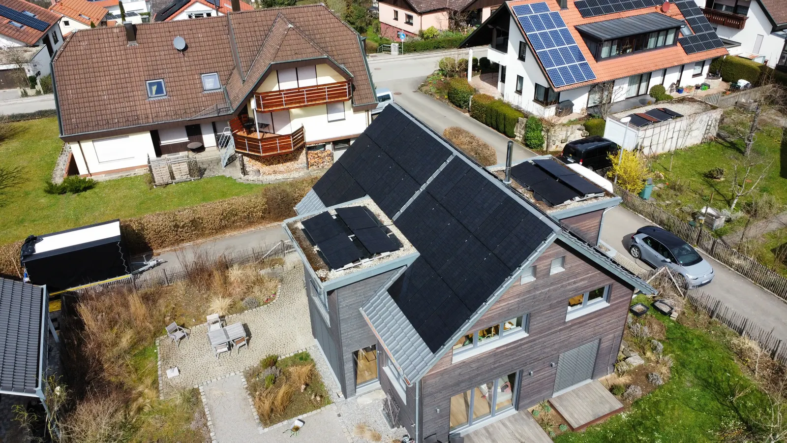 Photovoltaics on several roof faces of a timber house